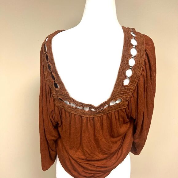 Free People linen blend boho style top.  Size XS - Picture 5 of 8